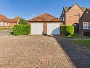 Garage - click for photo gallery